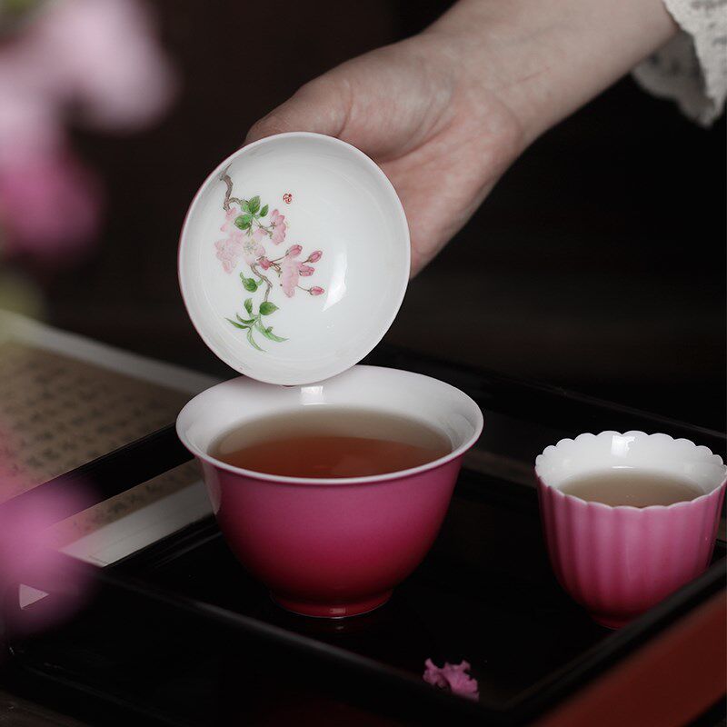 却道海棠依旧 景德镇胭脂红渐变手绘釉上彩描金盖碗 画瓷的武才人