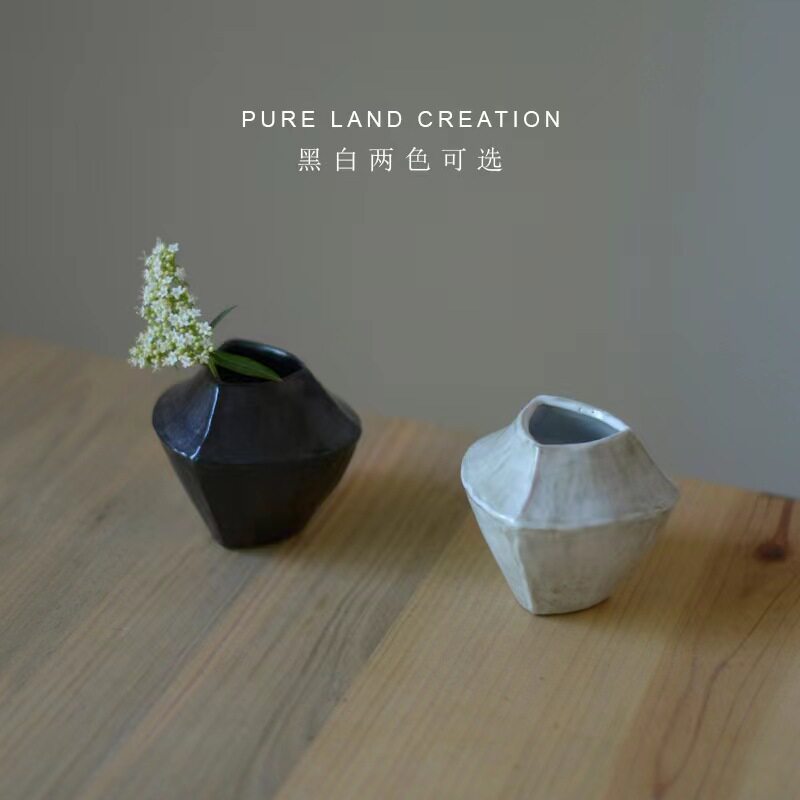 侘寂风粗陶花器日式小号粉引空间装饰花瓶创意手工陶瓷三角花插