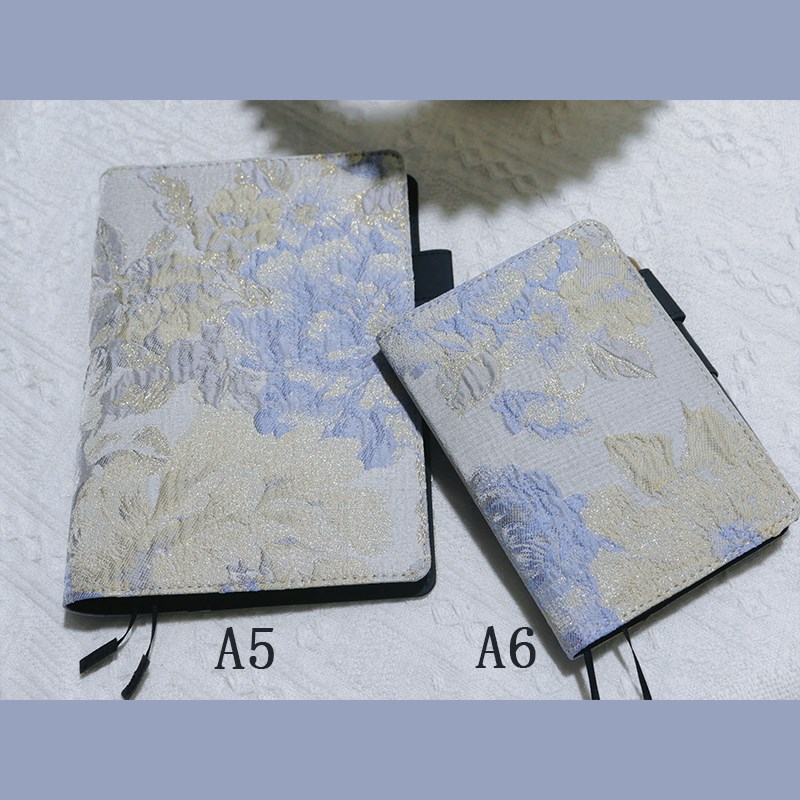 躲在耳里衿樱浪漫高级金丝高颜值工作日记本笔记本A5书衣手账