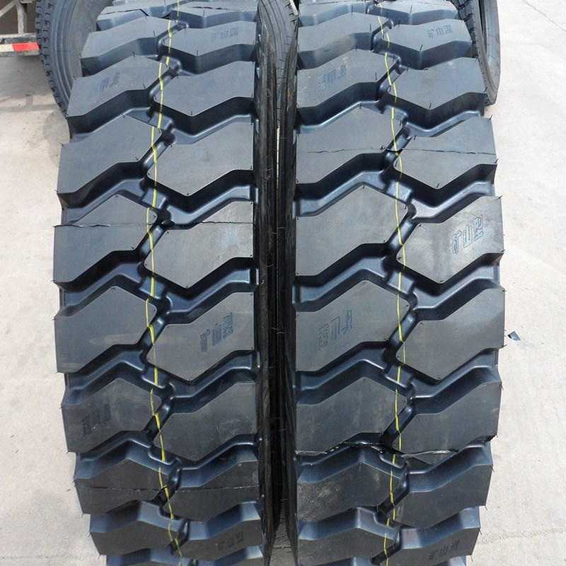 全钢丝900 1000 1100耐磨12R22.5载重加强1200r20矿山大货车轮胎