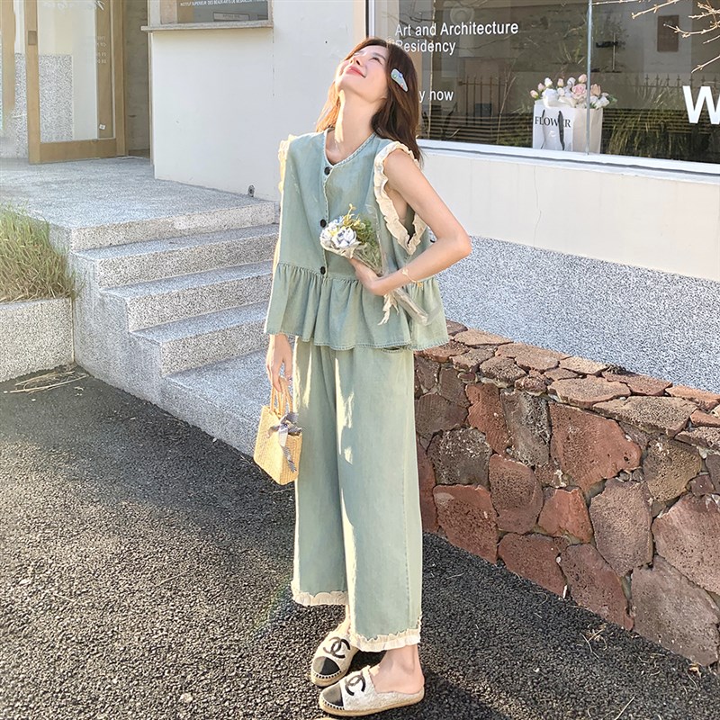 蓝色减龄花c边牛仔套装女2025夏季新款设计感圆领马甲阔腿裤两件