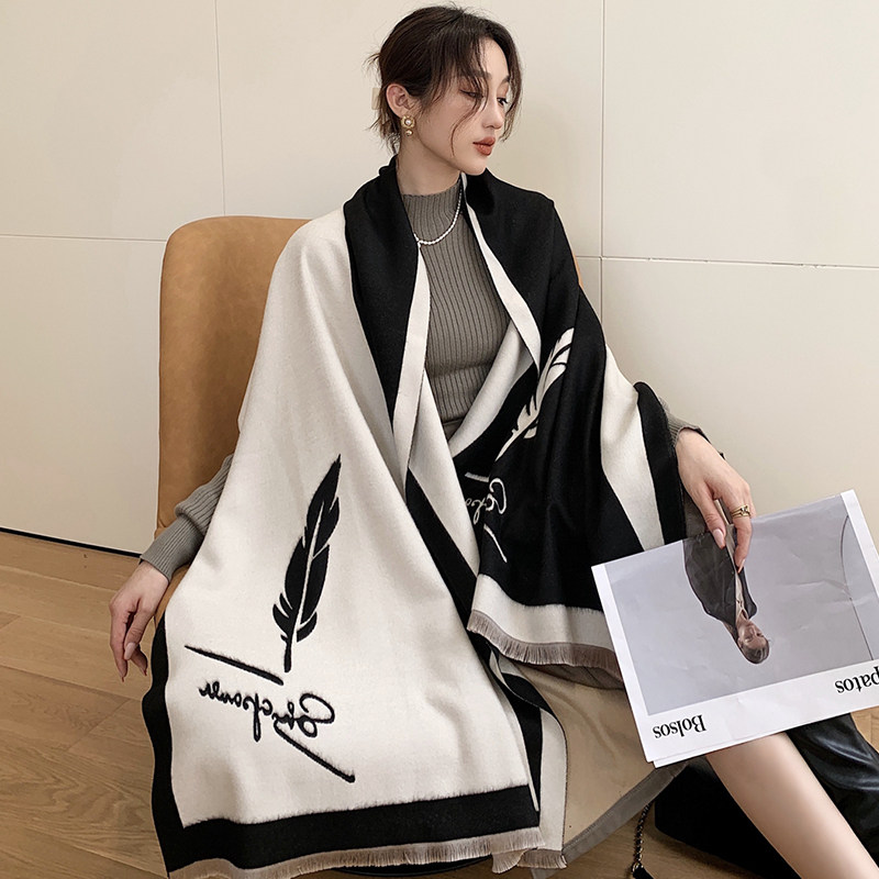 围巾女性冬季韩式l最容易匹配2024新披肩两用毛毯高端护颈韩式