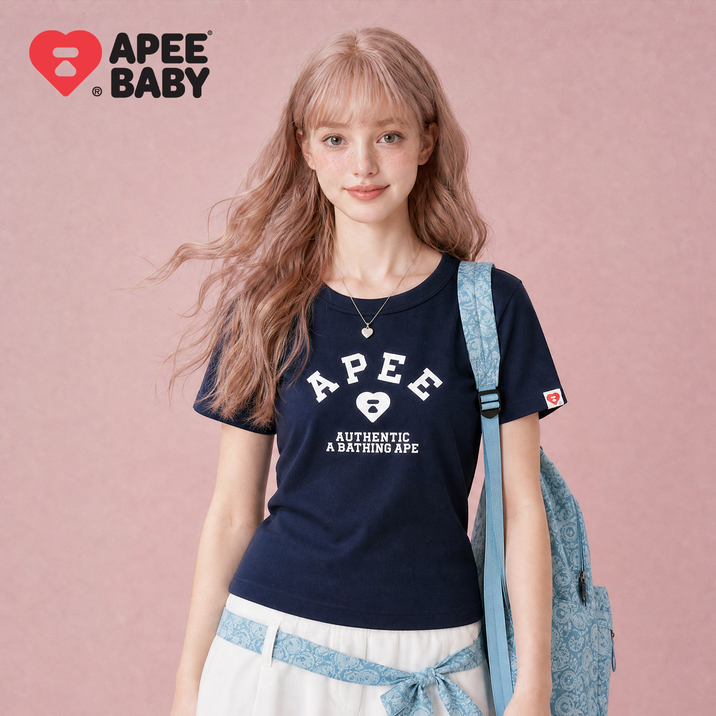 APEE藏青色爱心字母印花短袖女图片