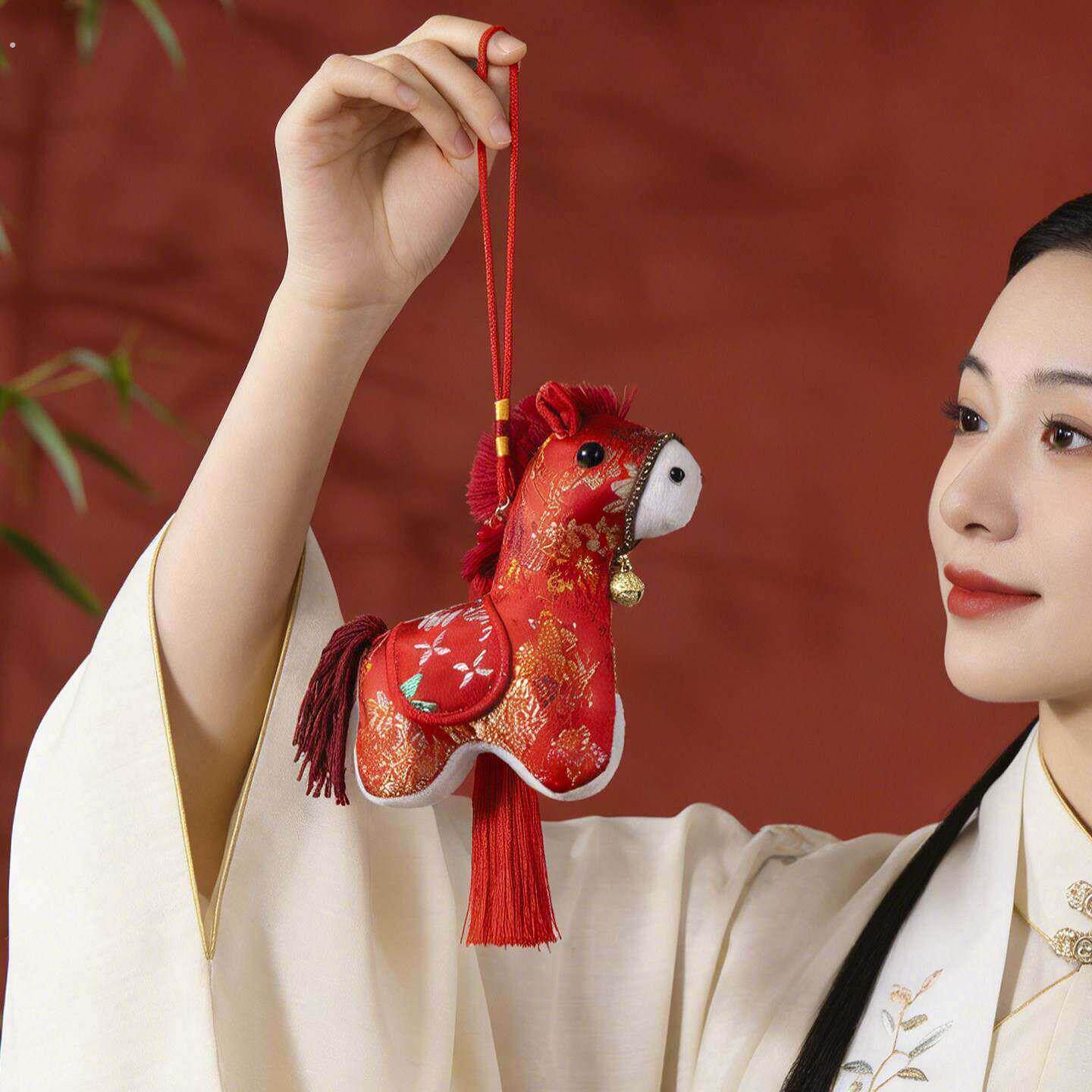 新年非遗挂饰2026马年民间手工艺刺绣马挂摆两用春节通用礼物礼品