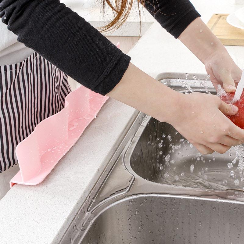 家用厨房吸盘式防溅挡水板 水槽洗菜洗碗隔水挡板 厨房小用品