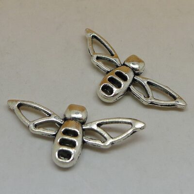 甄选A7053苍蝇蜜蜂1000克/909个/包1.1克25x10mm厂家直销合金饰品