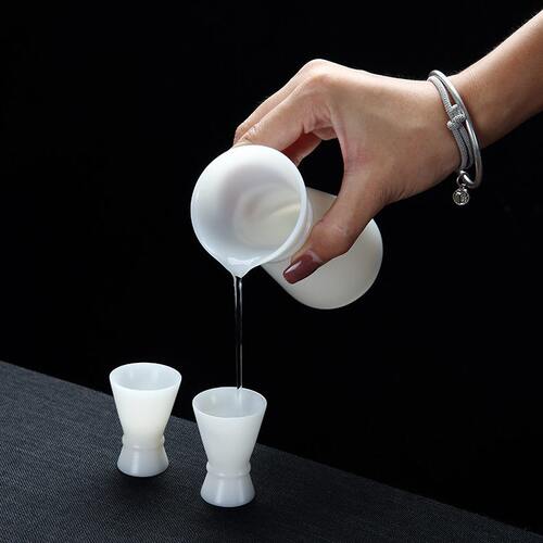 甄选档冰种陶瓷酒具套装一壶六杯白酒杯烈酒杯分酒器商务端礼品
