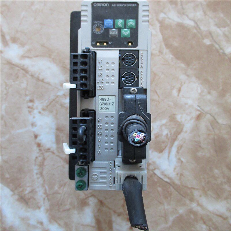 R88D-GP08H-Z 拆机OMRON伺服驱动器实物照包好保半年包邮
