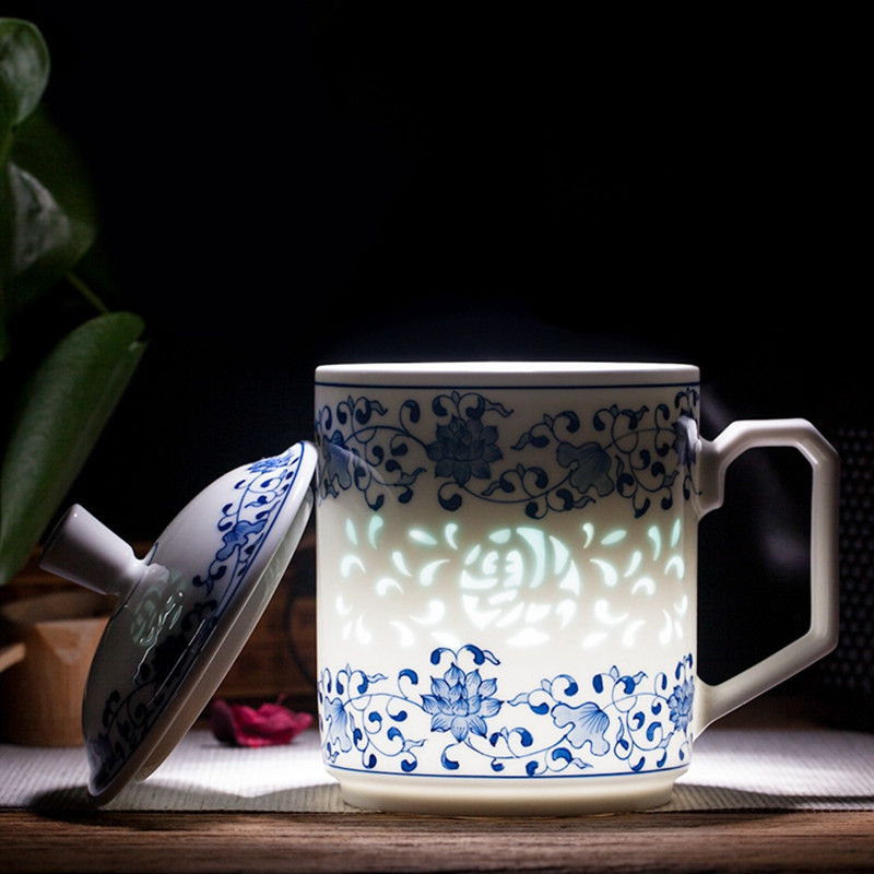 景德镇茶杯陶瓷带盖泡茶杯家用办公室杯子水杯青花瓷玲珑会议茶杯