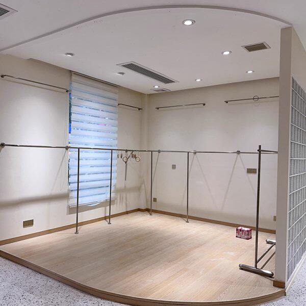 服装店上墙不锈钢展示架挂衣架子壁挂式女装店货架童装落地式侧挂