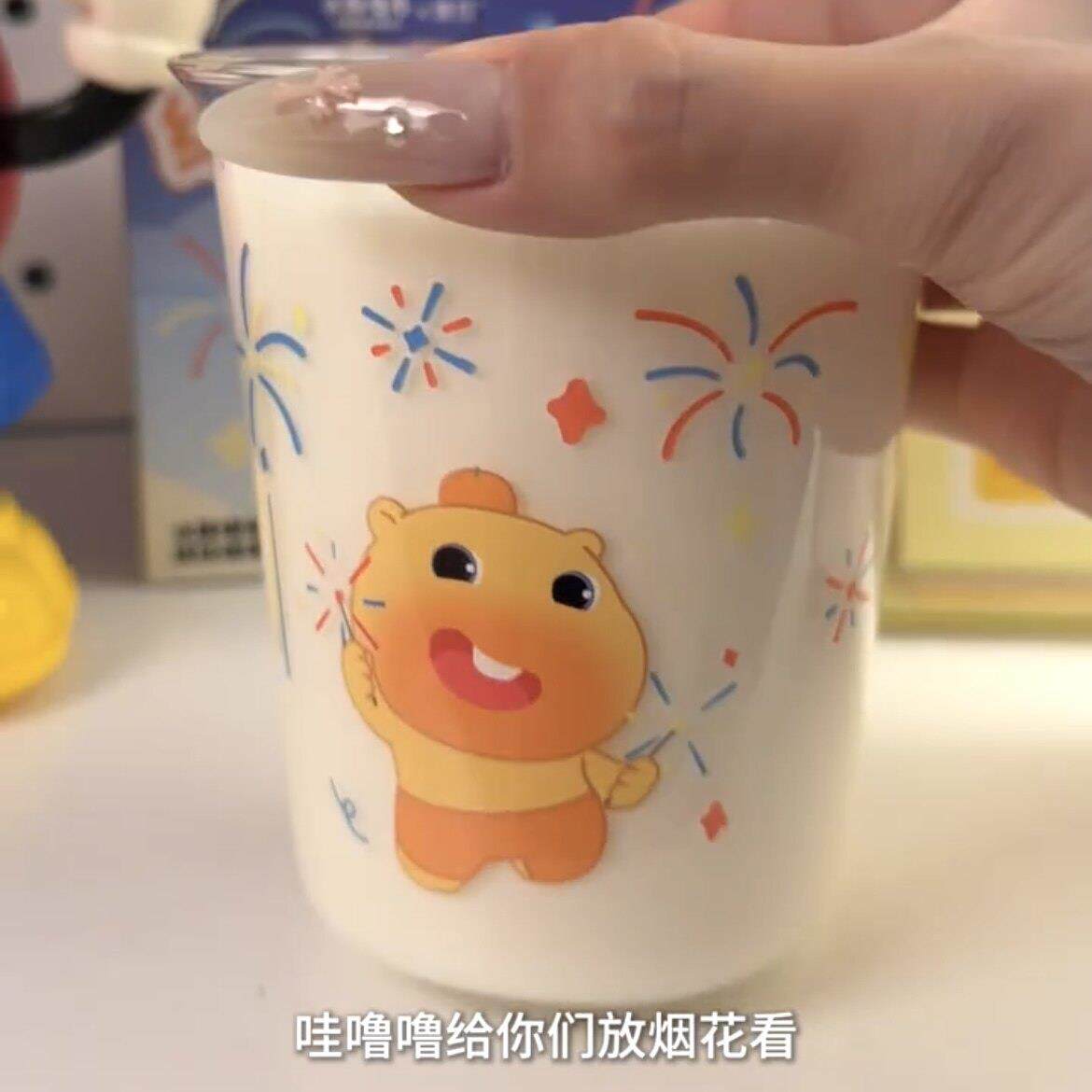 慧谷湖 水豚噜噜烟火玻璃杯遇冷变色高硼硅牛奶杯大容量马克杯可