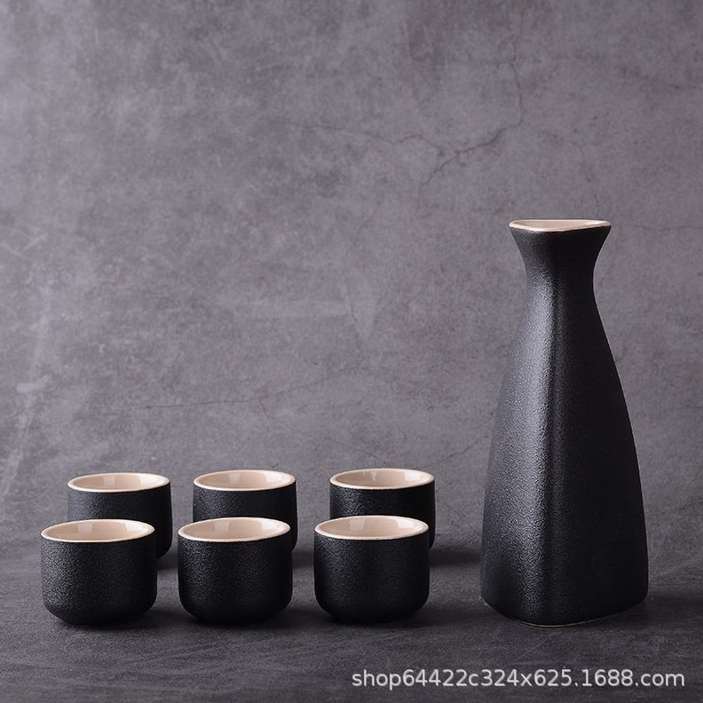甄选日式风格陶瓷酒具套装一壶四杯六杯白酒分酒器清酒小酒杯印制