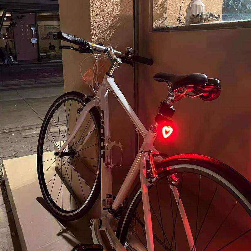 自行车骑行爱心骨头装饰灯公路车尾灯夜骑灯山地车充电警示灯后灯