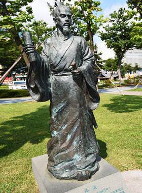 铸铜兵圣孙武人物雕塑定制铜像古代春秋时期孙子兵法雕像落地摆件