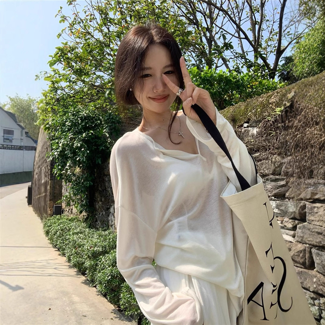 韩系2025年新慵懒风白色v领面膜T恤女夏季薄款微透防晒罩衫