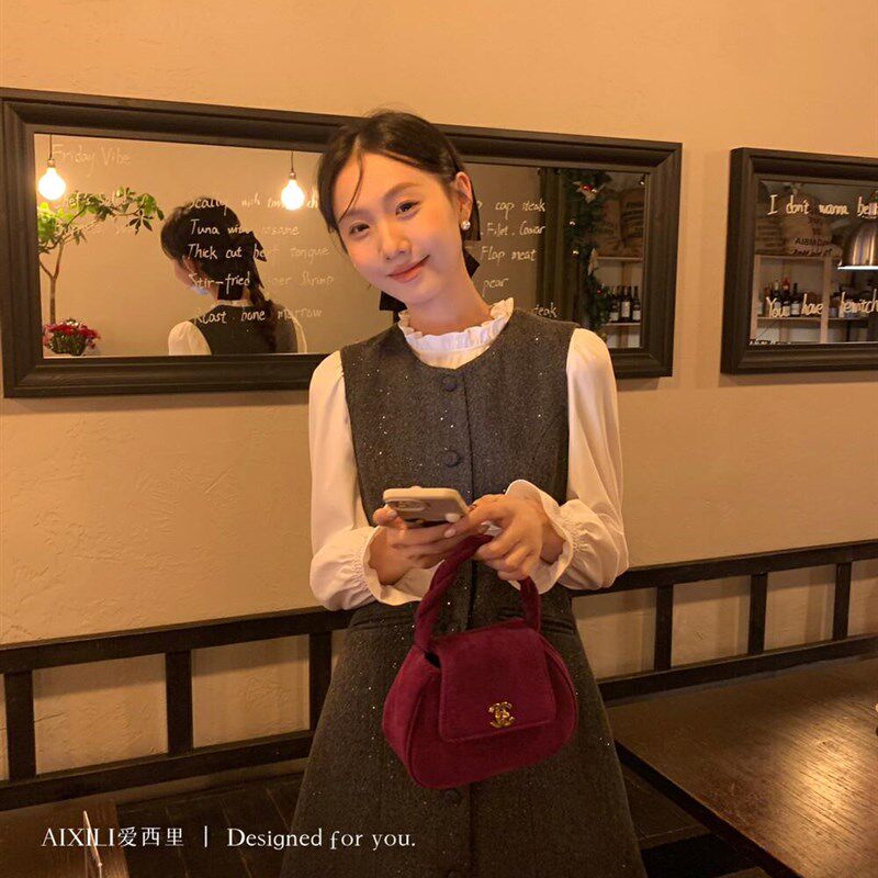 爱西里冬季新款法式高级感亮片毛呢背心裙花边打底小衫连衣裙套装