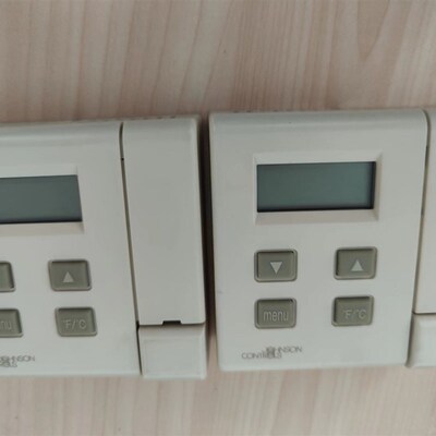 johnsoncontrols江森AP-TMZ1600-0带LCD显示房间温度传感器控制器