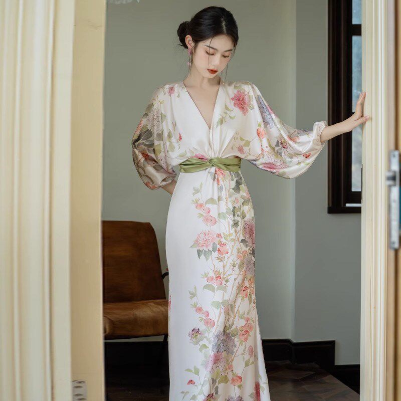 新中式结婚汉服晨袍高级感小礼服睡衣女新娘伴娘长裙油画连衣裙