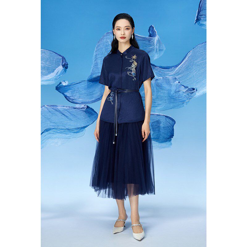 粉蓝衣橱东方缎面绣花礼服套装女2025夏短袖小衫网纱半身裙两件套