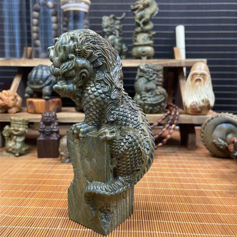 绿檀木雕镇水兽摆件盘龙玉玺创意文玩招财装饰桌面工艺品麒麟摆件