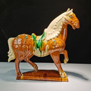 唐三瓷抬件战马半米马赤兔马陶彩工艺品大摆蹄五色马办公室装饰品