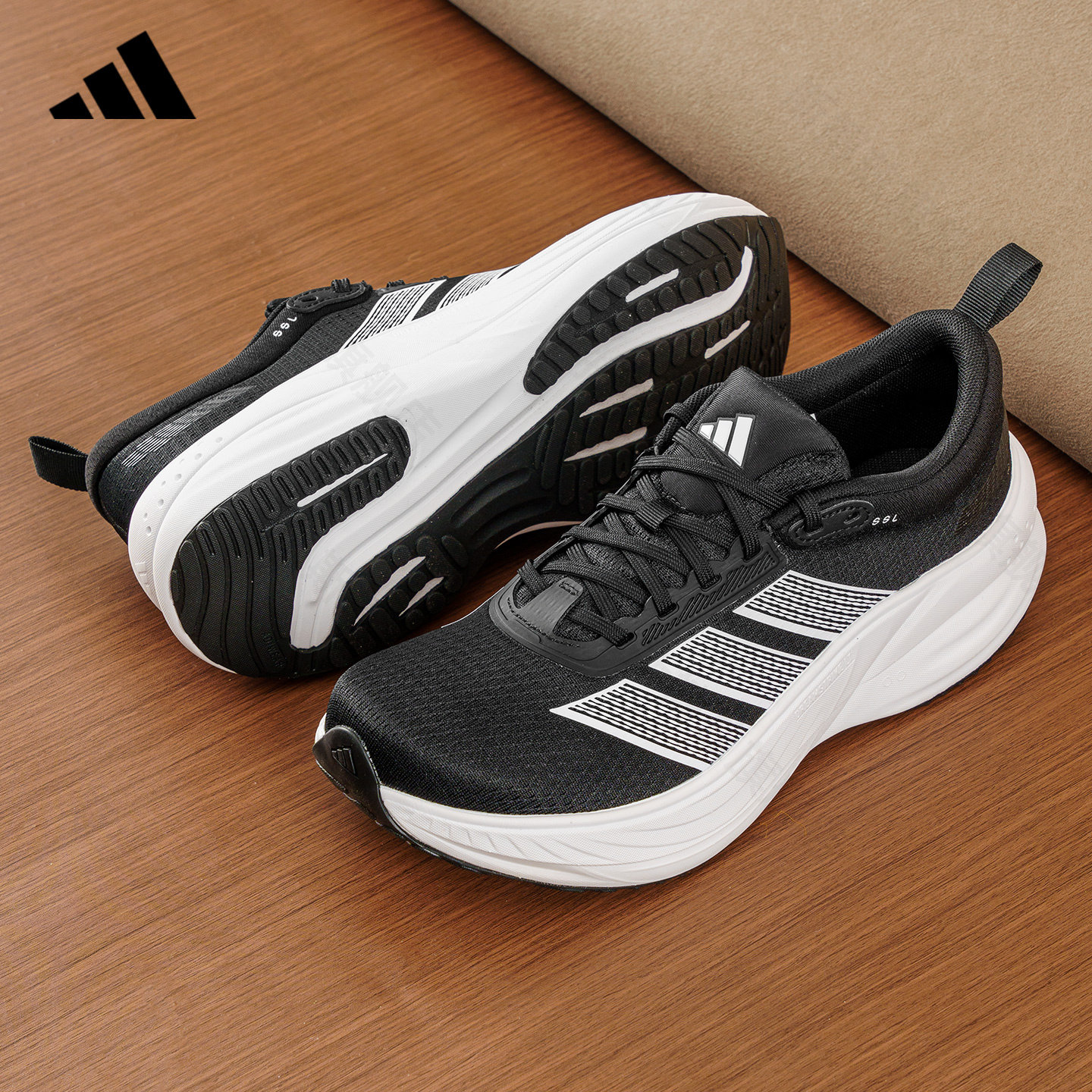 adidas阿迪达斯男女跑步鞋轻便透气减震运动鞋黑白KJ4604