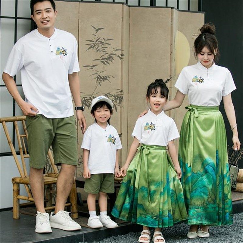 亲子装唐装中国风汉服一家四口全家福拍照父子高端母子母女马面裙