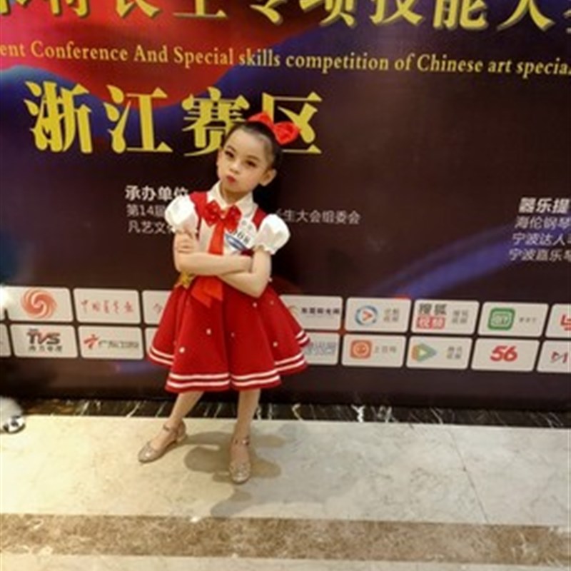六一儿童合唱服闪亮小红星舞蹈演出服初中小学生诗朗诵比赛班服装