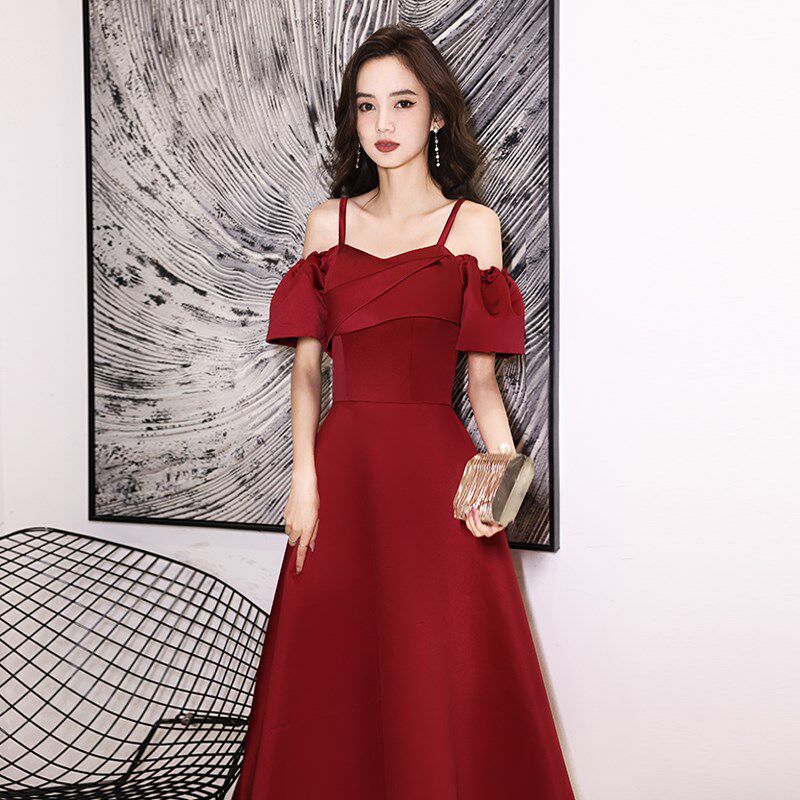 敬酒服2024新款新娘红色订婚连衣裙高级感吊带结婚小个子晚礼服女