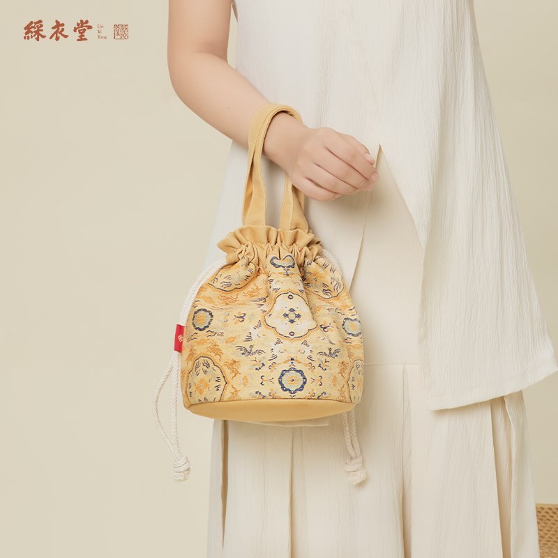 彩衣堂国风复古仙鹤抽绳束口袋手提手拎斜挎女手机遛弯收纳水桶包