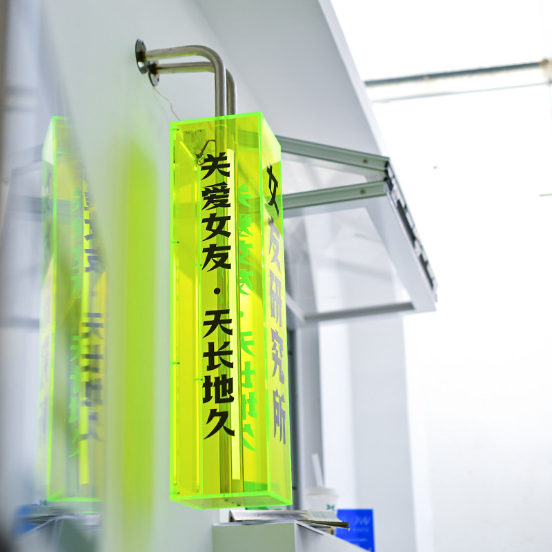L型亚克力灯箱招牌 侧挂广告牌定制 多面展示店招