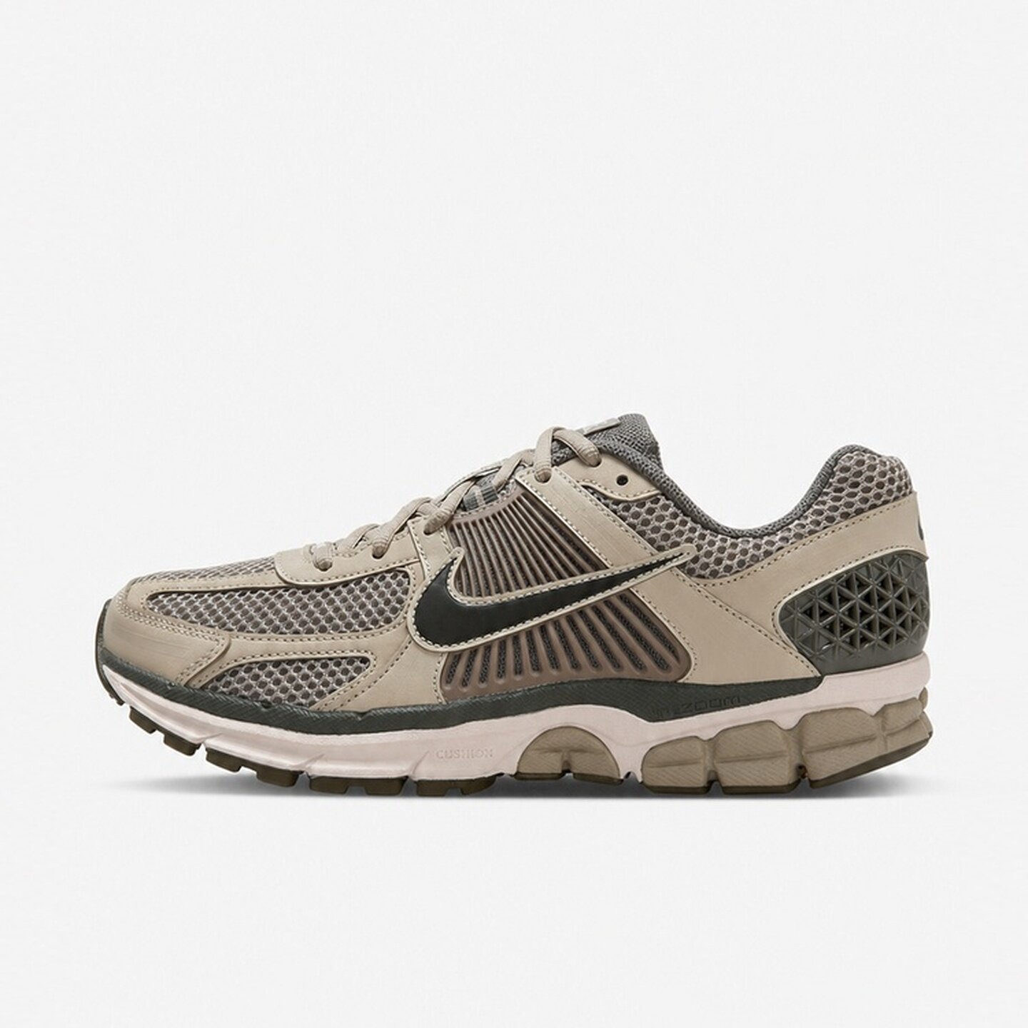 耐克（NIKE）男子VOMERO时尚休闲鞋FB9149-201