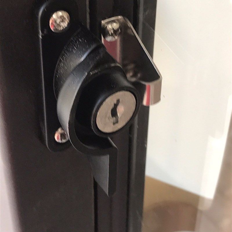 移门滑动搭扣带钥锁带拉铝合金推匙钩锁防盗月牙锁门窗锁扣防盗锁