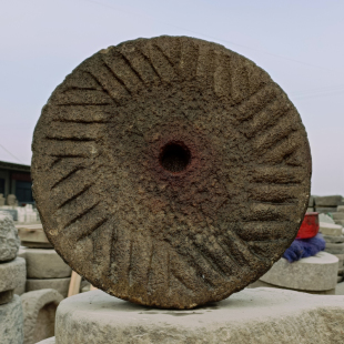 宅雕圆形旧石磨材用镇石磨盘手工老磨片天然石家复古怀旧加工刻字