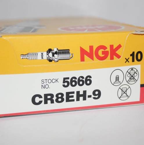 火花塞CR8EH-9适用CBR CB-1 CB400 CBR400佳御VTR250佳御黄蜂