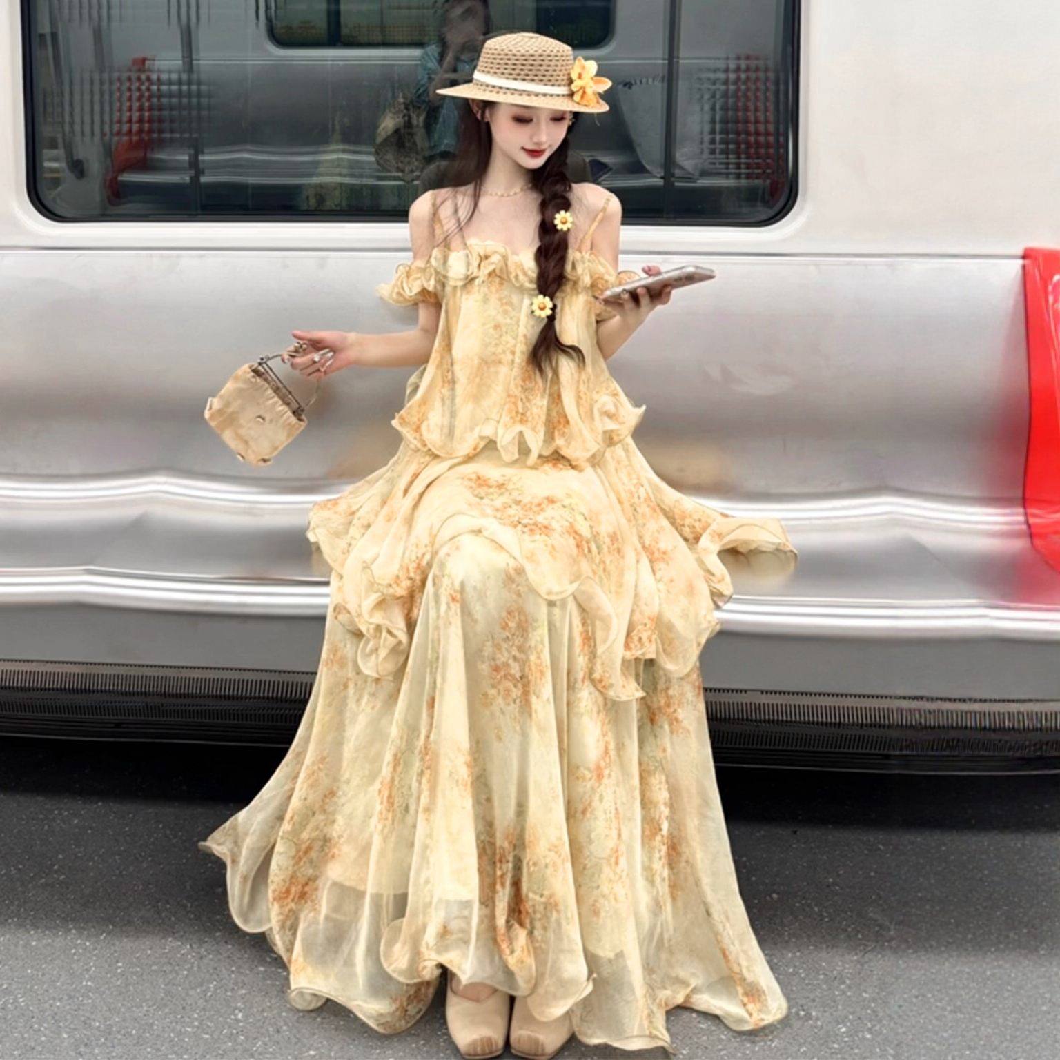 法式温柔风多层碎花吊带连衣裙女夏度假小个子高级感绝美蛋糕长裙