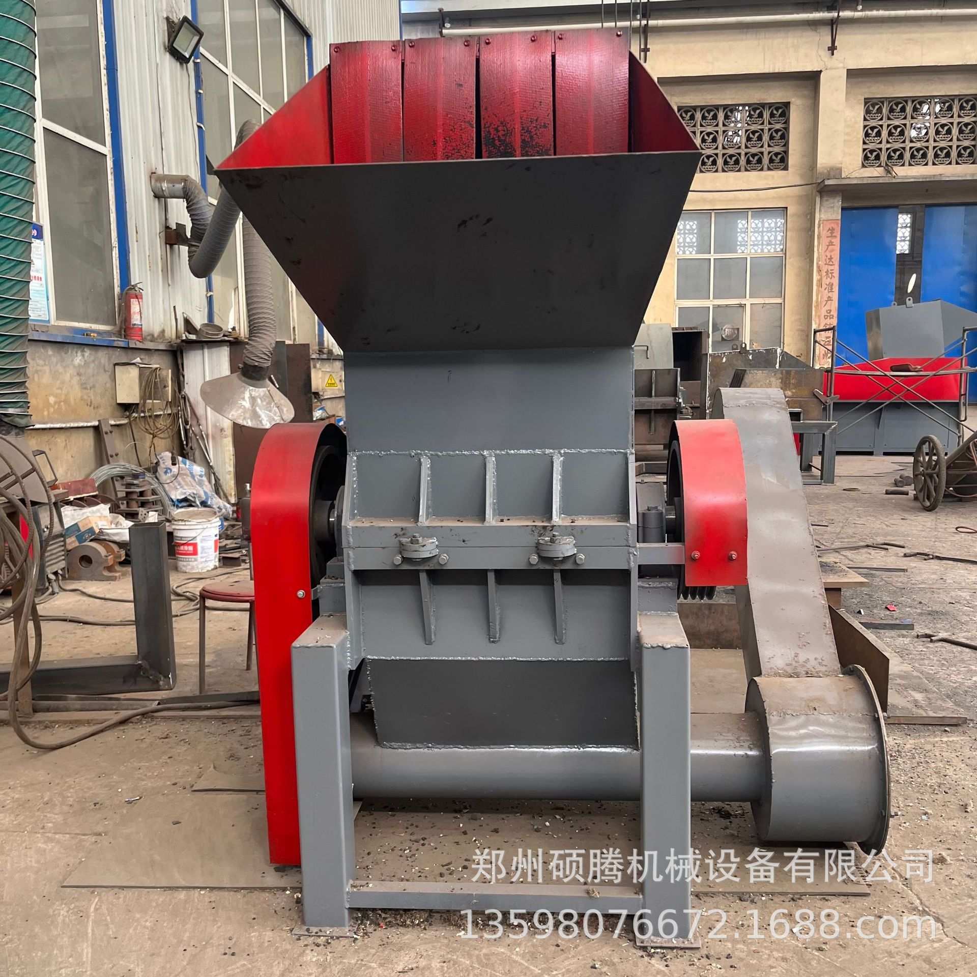 大型汽车保险杠粉碎机汽车内饰粉碎设备水果筐塑料托盘破碎机