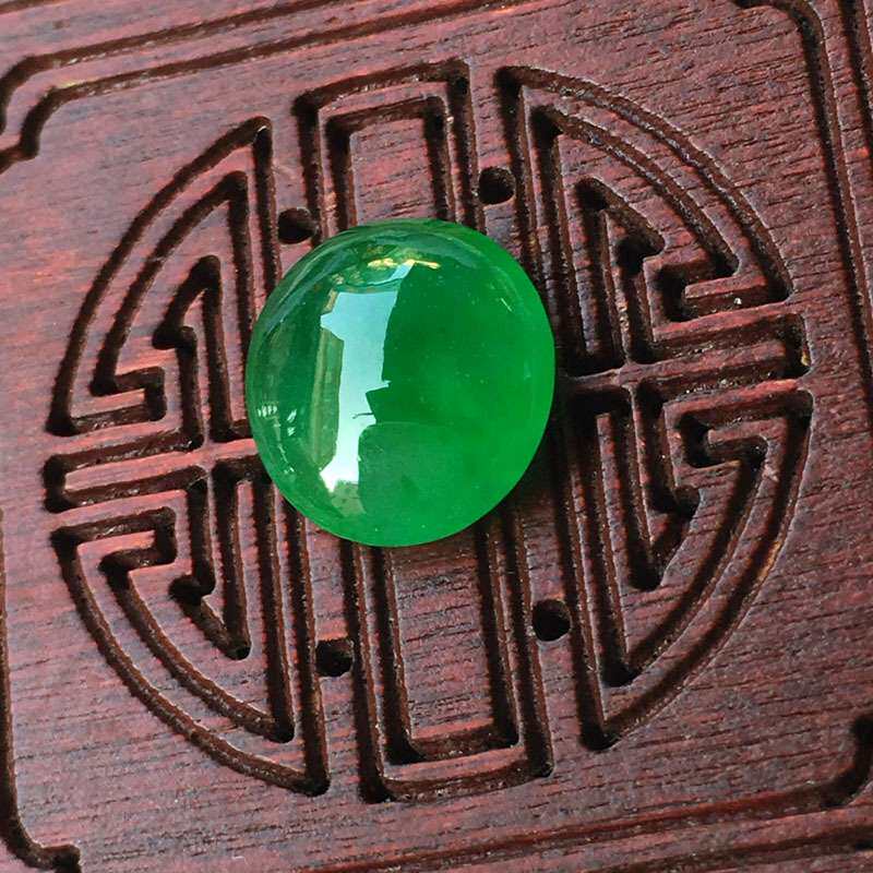 翡翠 满绿蛋面,种好细腻,满色辣绿