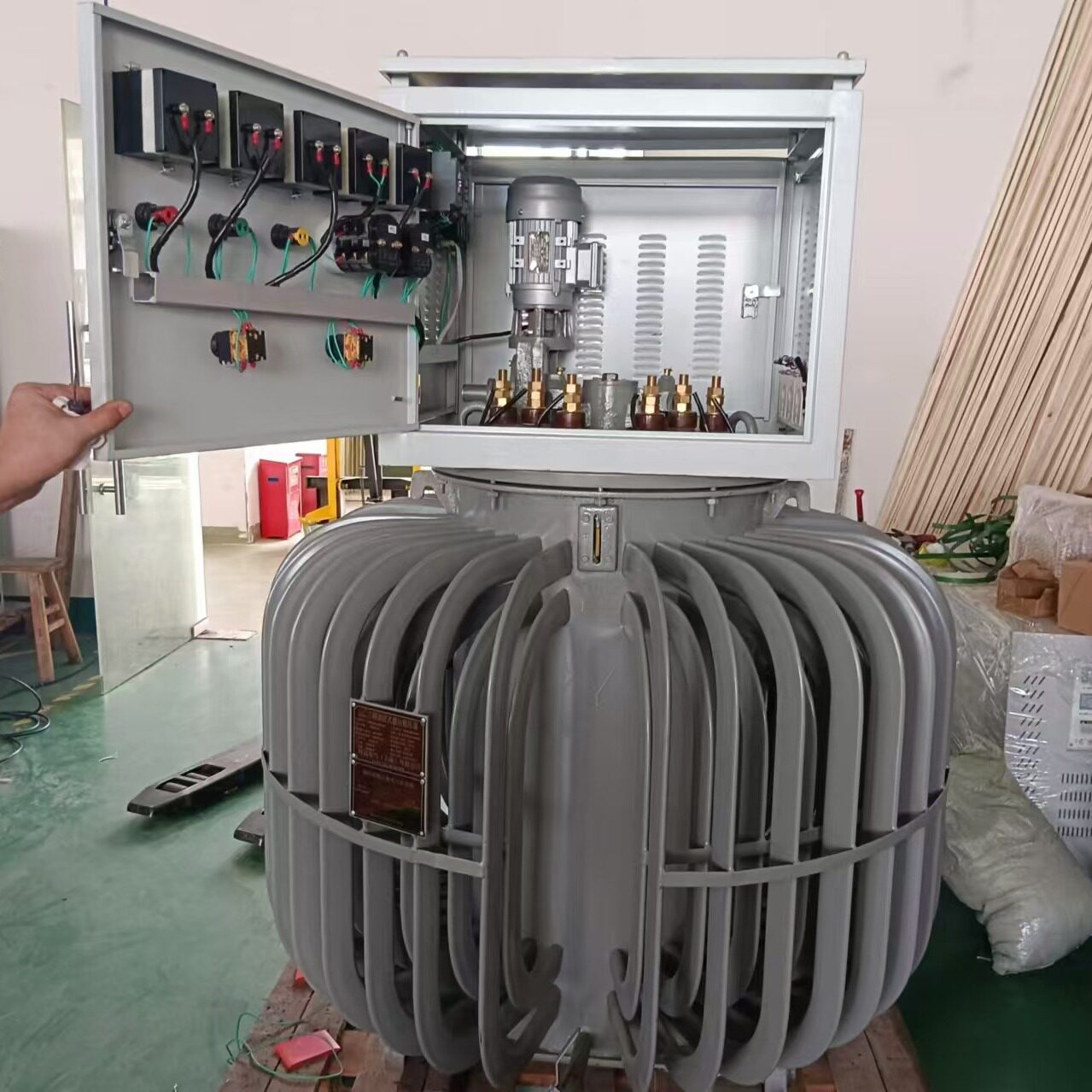 上海厂家TNSJA-2000KVA稳压器隧道公路施工专用油浸式电力升压 - 实物图