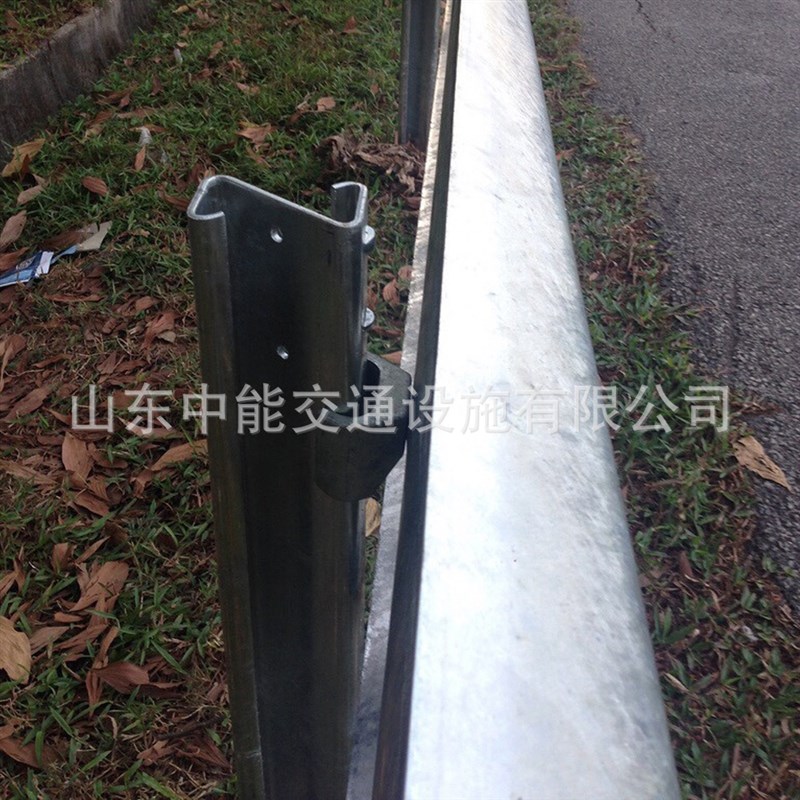 高速公路热镀锌波形护栏板两波三波护栏防撞钢护栏立柱Z配件连接