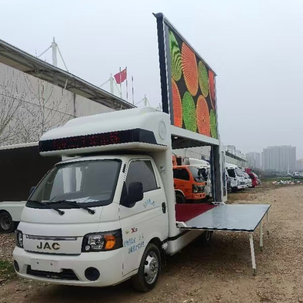 小型汽油后双轮LED显示屏广告车