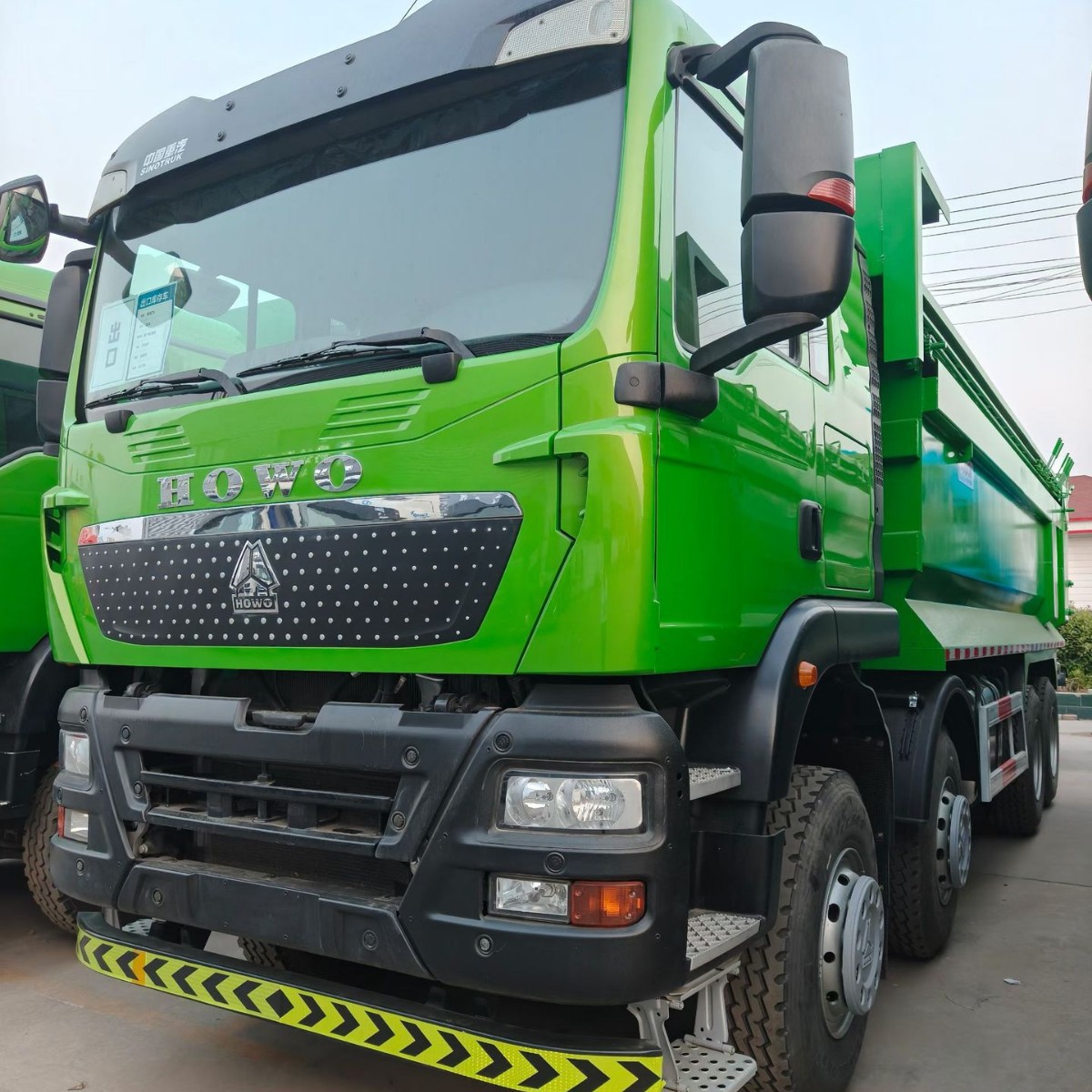 豪沃NX371马力10轮后翻自卸车