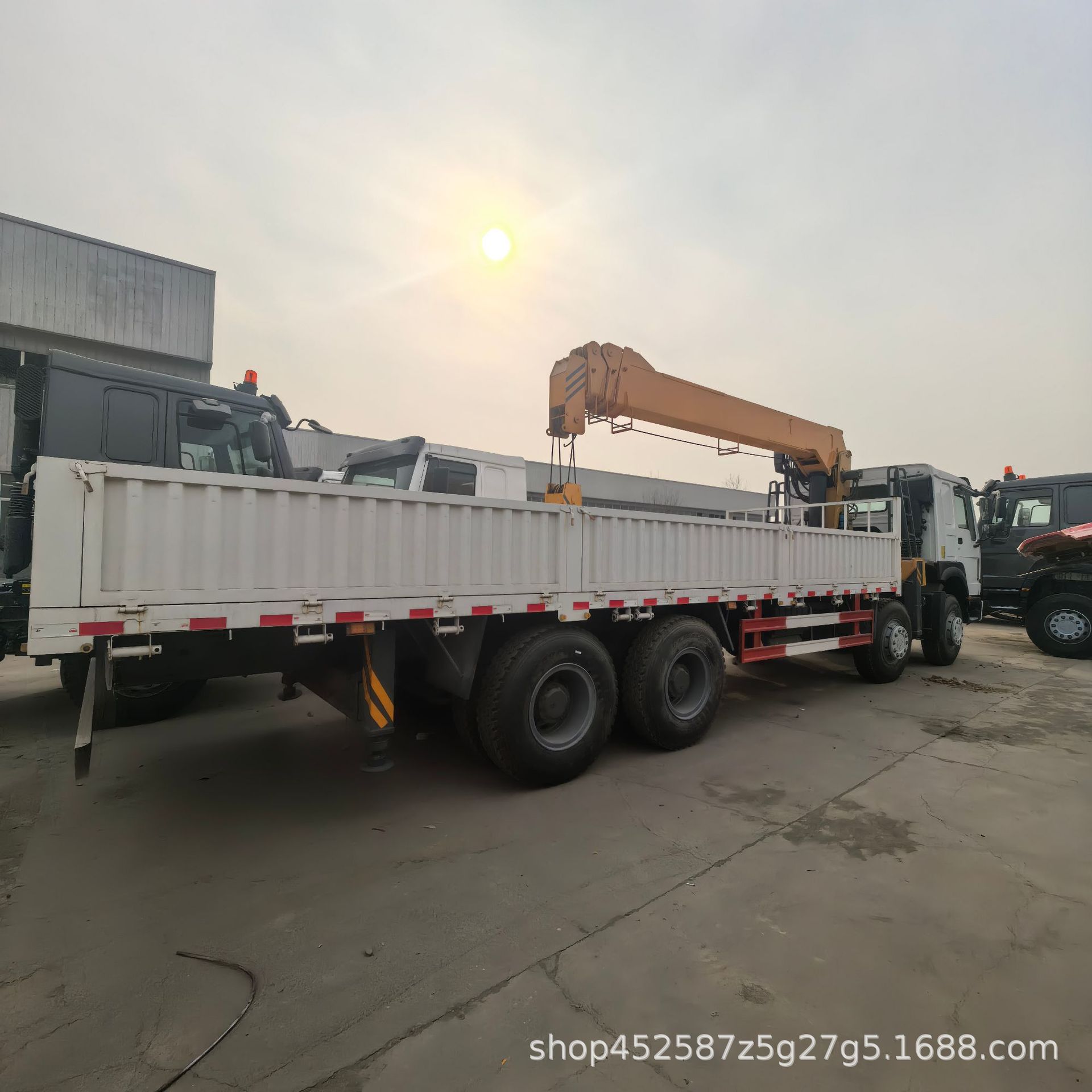 豪沃自卸车371马力9米6箱