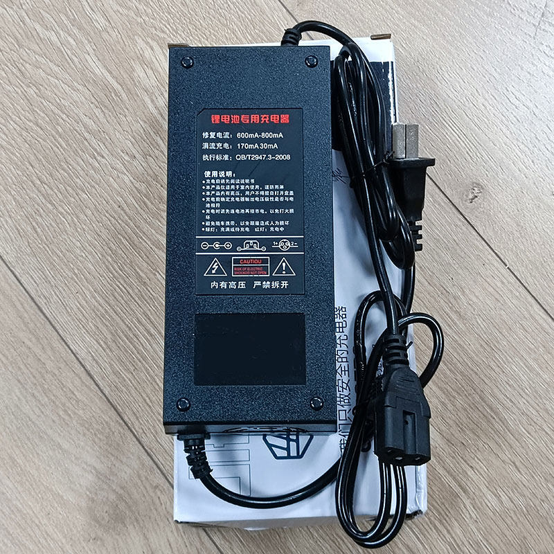 0电9电动车快速锂离子充电D60V67.2V方口圆孔71.4V卡农头0视口器C
