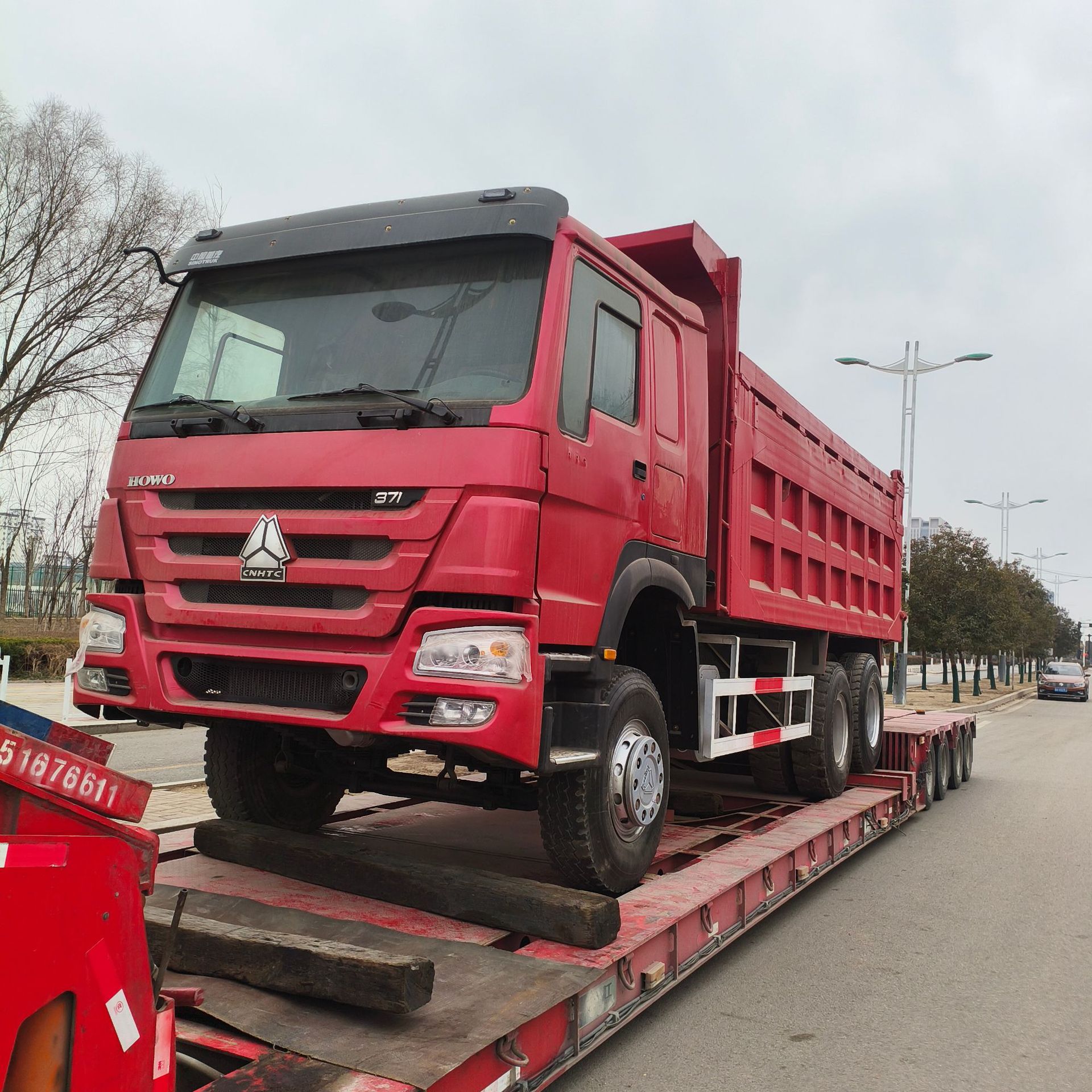 豪沃6x4自卸车翻新后八轮渣土