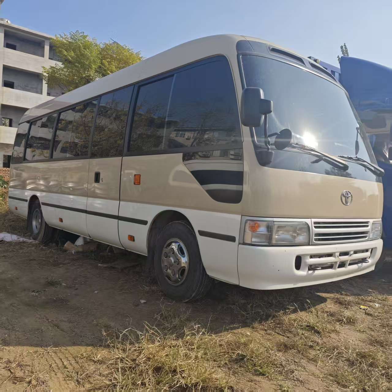 19-23座商务豪华中型巴士