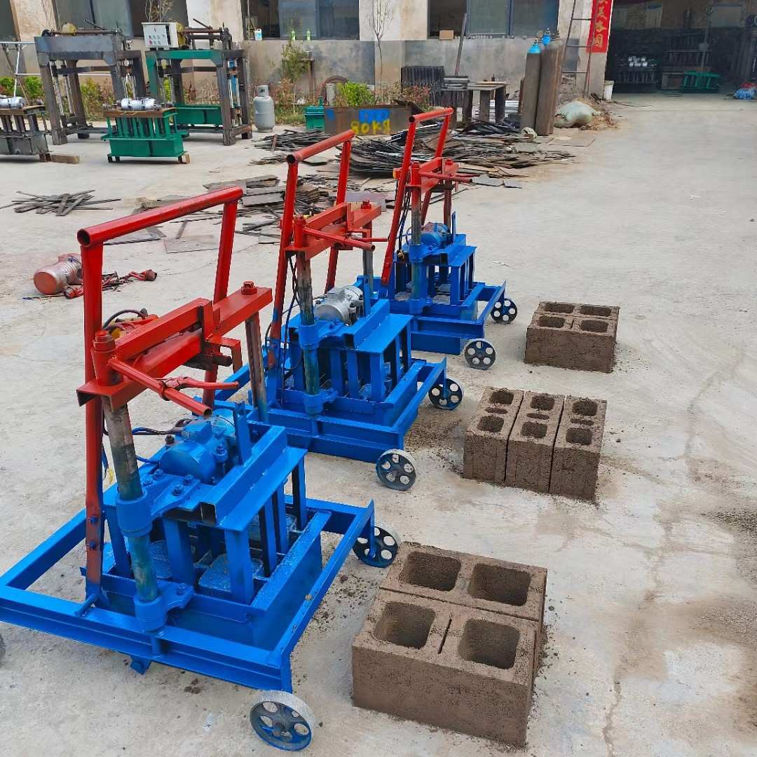 河内小型移动水泥砖机家用电行走式免烧砖机两块小型水泥空心砖机