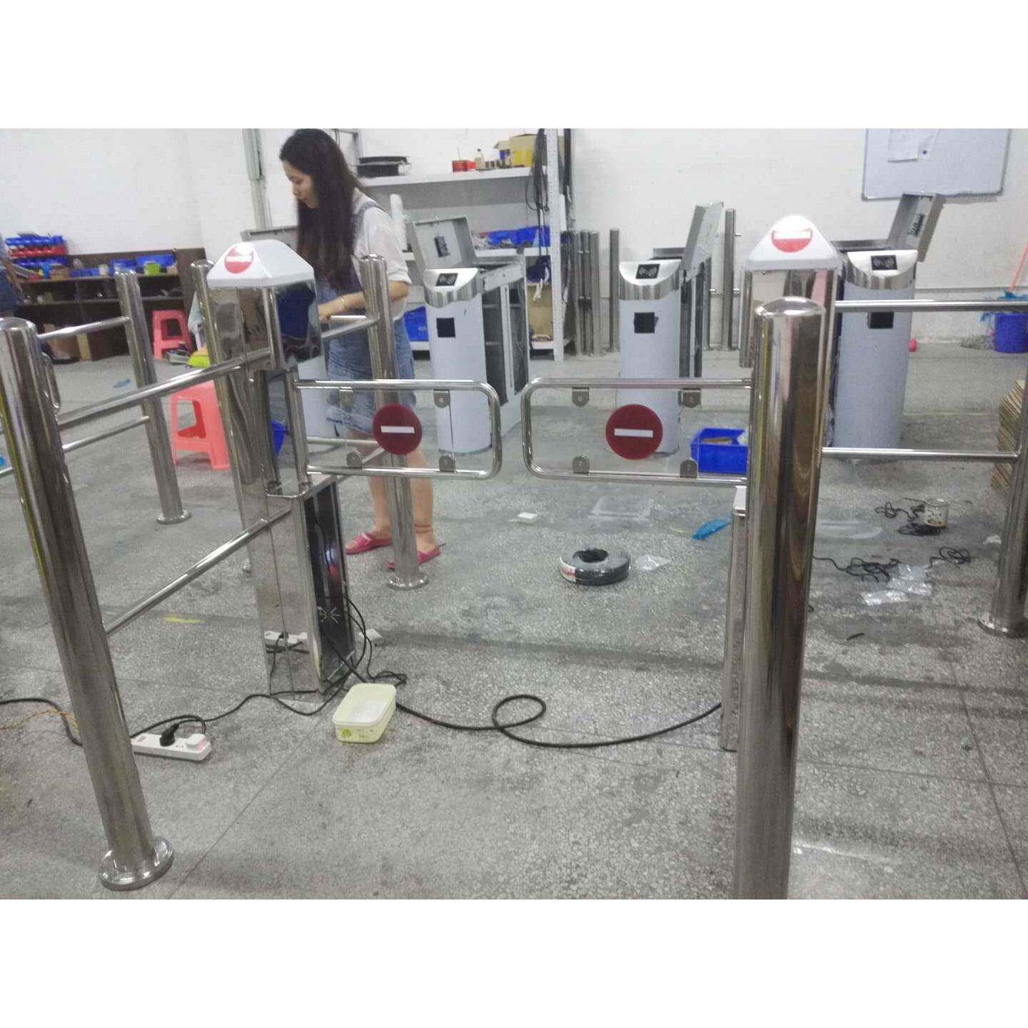 圆柱带灯红外感应单向门 智能进出口器闸机 四川服装店自动感应门