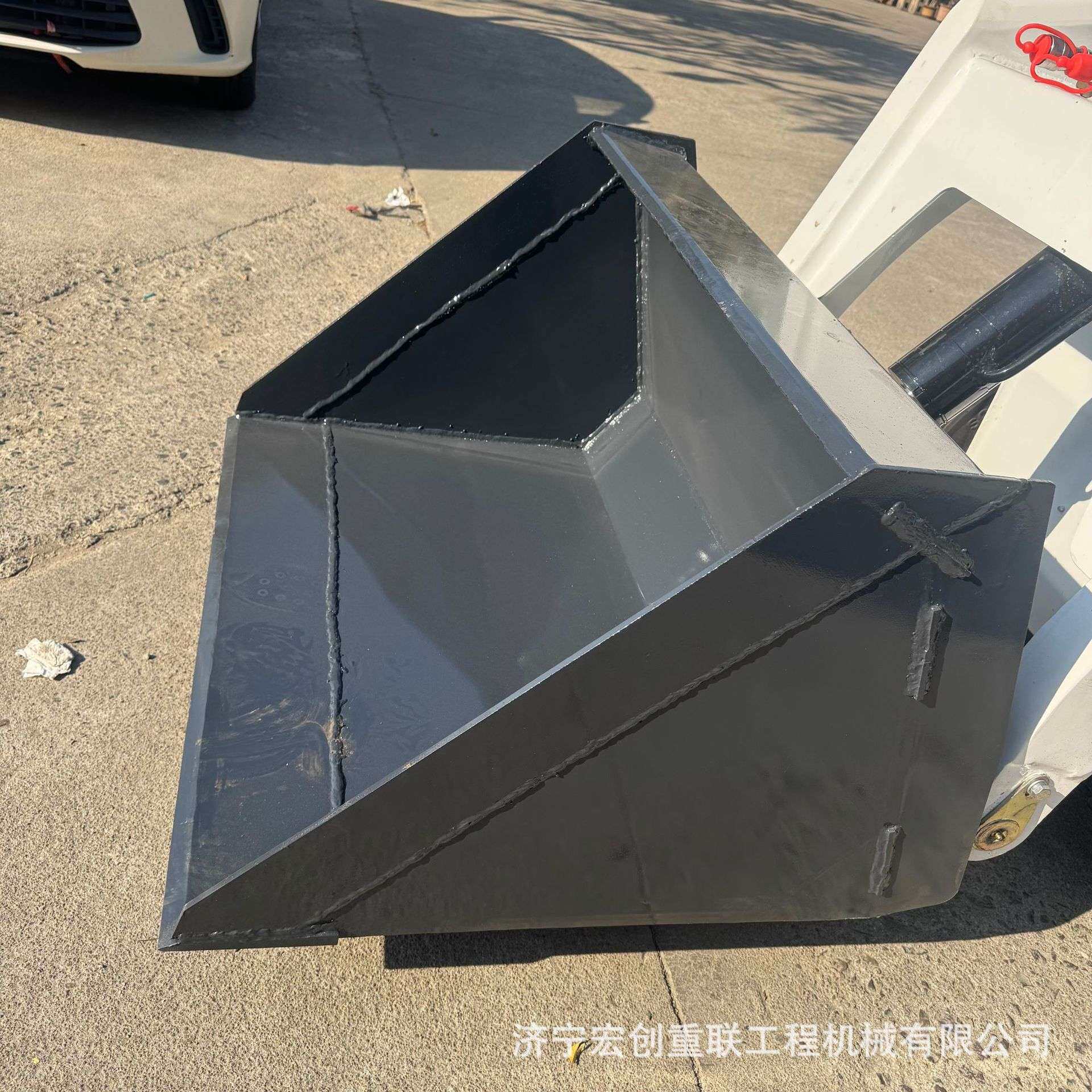 小型滑移装载机农用多功能轮式小铲车清理建筑垃圾四驱微型装载机