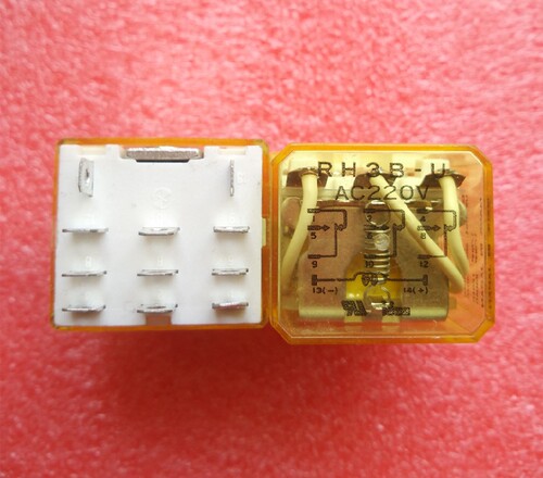 日本和泉IDEC中间继电器 RH3B-U AC220V 10A继电器!